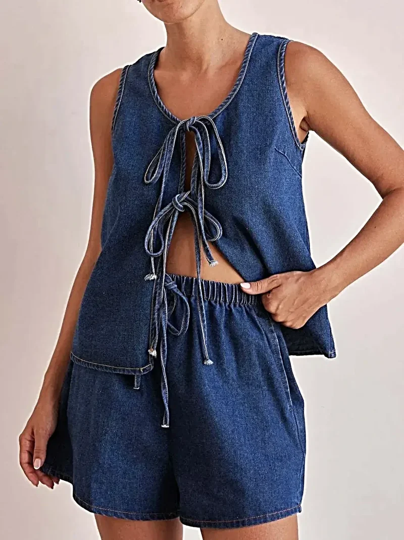 Stijlvolle denim outfit met strik aan de voorkant: 2-delige set van vest en short, klassieke katoenmix, tijdloze look