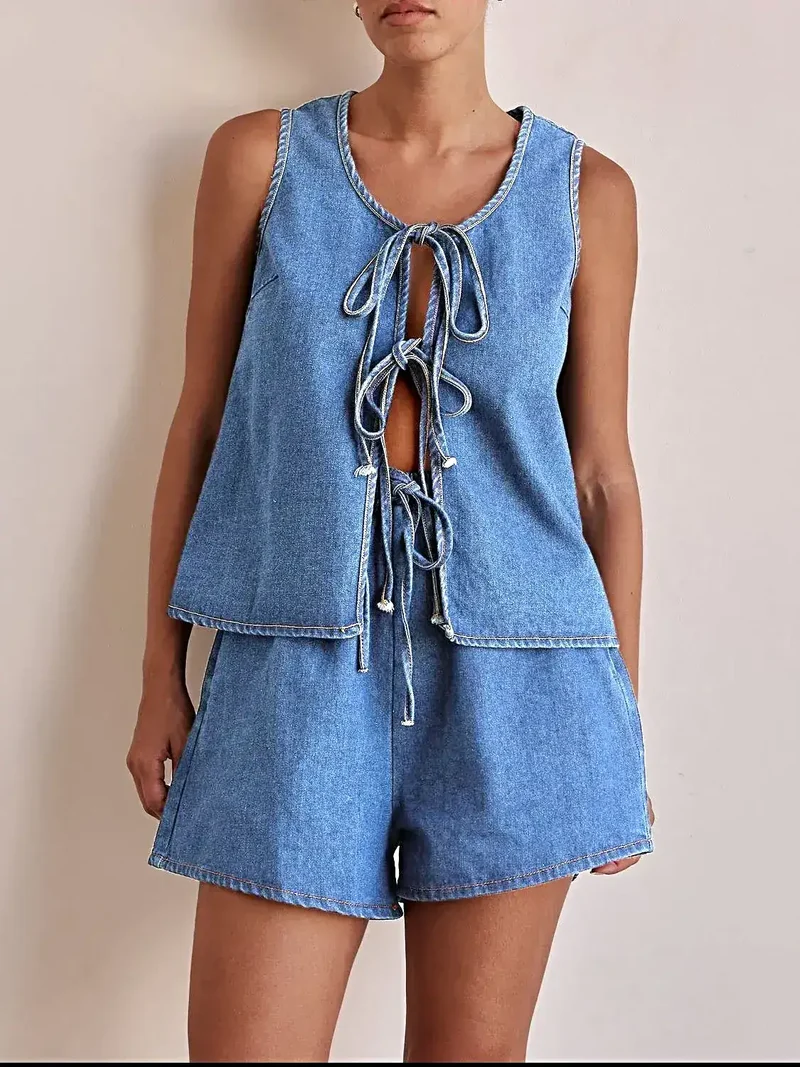 Stijlvolle denim outfit met strik aan de voorkant: 2-delige set van vest en short, klassieke katoenmix, tijdloze look