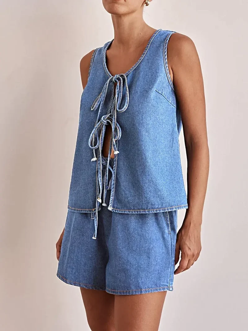 Stijlvolle denim outfit met strik aan de voorkant: 2-delige set van vest en short, klassieke katoenmix, tijdloze look