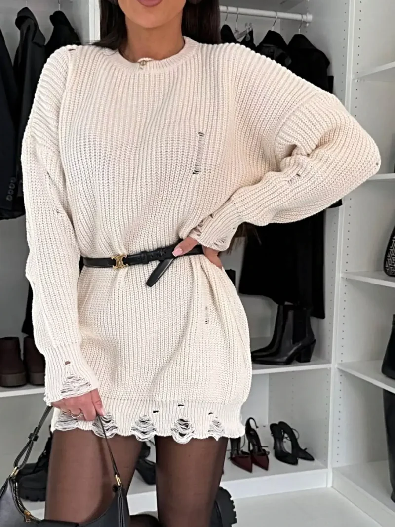 Dames sweaterjurk met verlaagde schouders en ronde hals, gemaakt van gebreid acryl met een verwassen look.