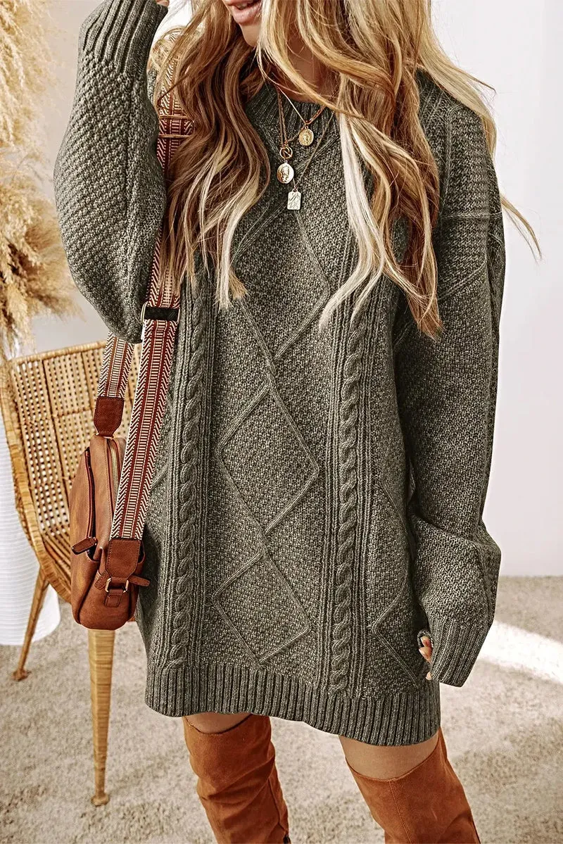 Elegante kabelgebreide sweaterjurk met ronde hals, zachte stretch en een comfortabele pasvorm.
