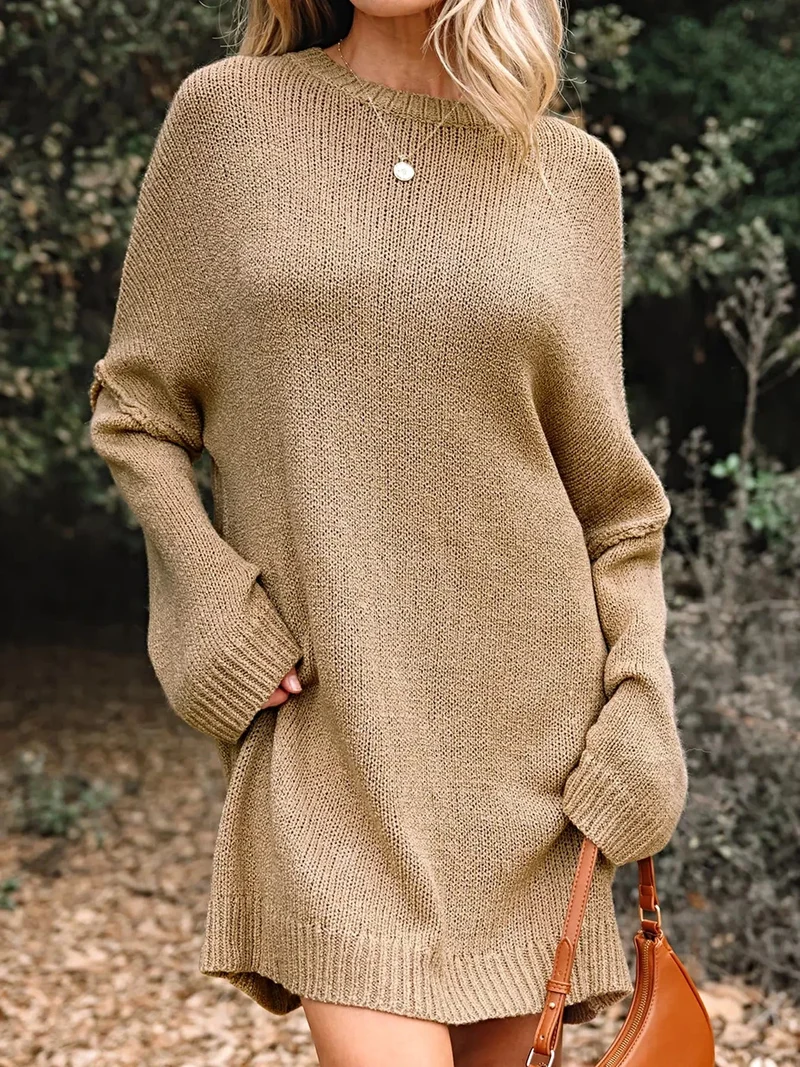 Oversized sweaterjurk - losvallend gebreid ontwerp met verlaagde schouders en een relaxte pasvorm.