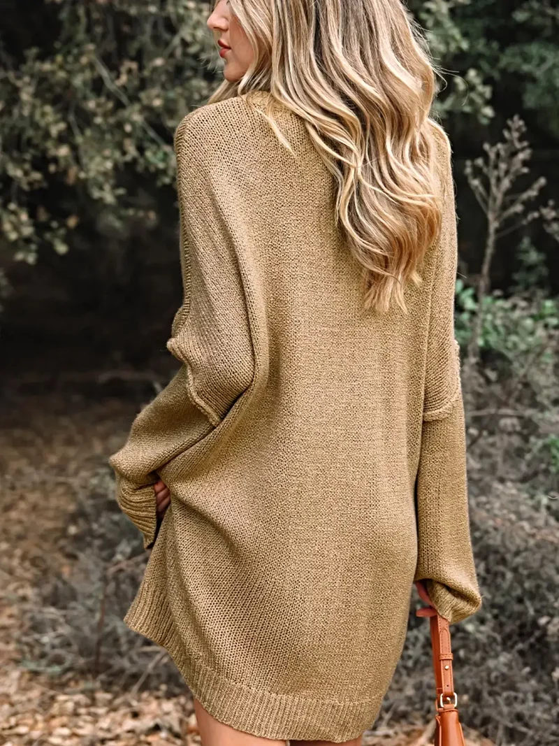 Oversized sweaterjurk - losvallend gebreid ontwerp met verlaagde schouders en een relaxte pasvorm.