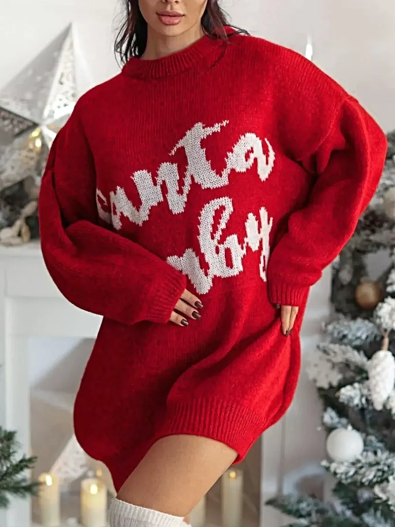 Kersttrui-jurk: oversized statement-jurk van gebreide stof met letters, gemaakt van een zachte acrylmix.