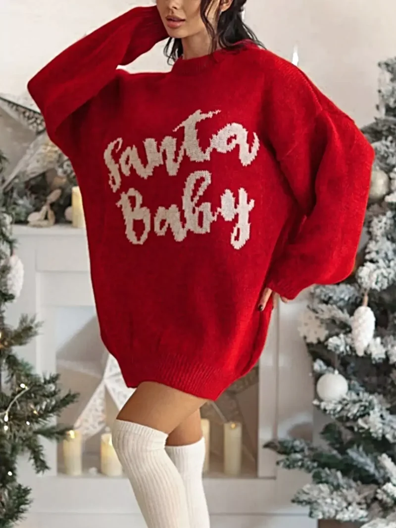 Kersttrui-jurk: oversized statement-jurk van gebreide stof met letters, gemaakt van een zachte acrylmix.