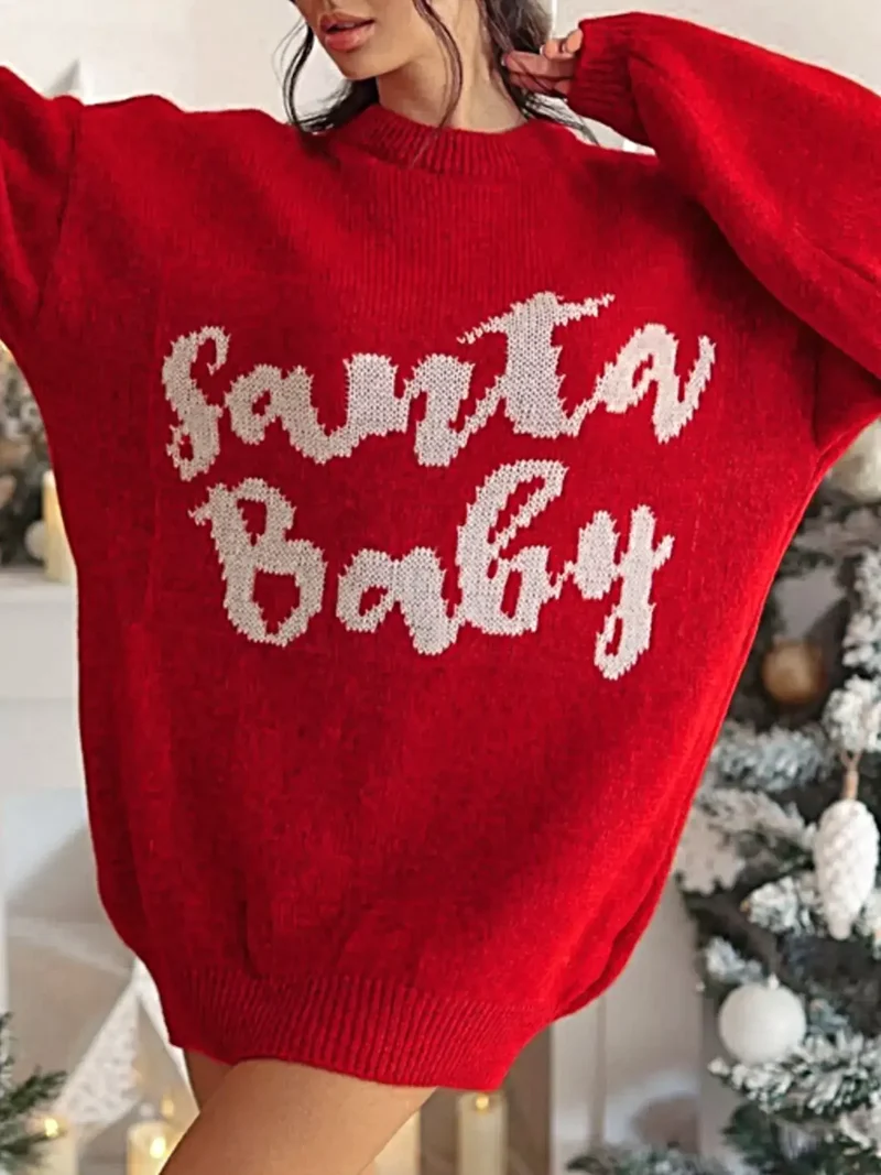 Kersttrui-jurk: oversized statement-jurk van gebreide stof met letters, gemaakt van een zachte acrylmix.