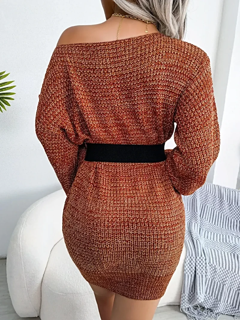 Trui-jurk met één schouder - Elegante, zachte gebreide jurk met lange mouwen
