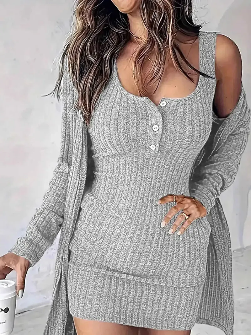 Elegante damesjurk en vest met ribstof en knoopsluiting, licht elastisch.