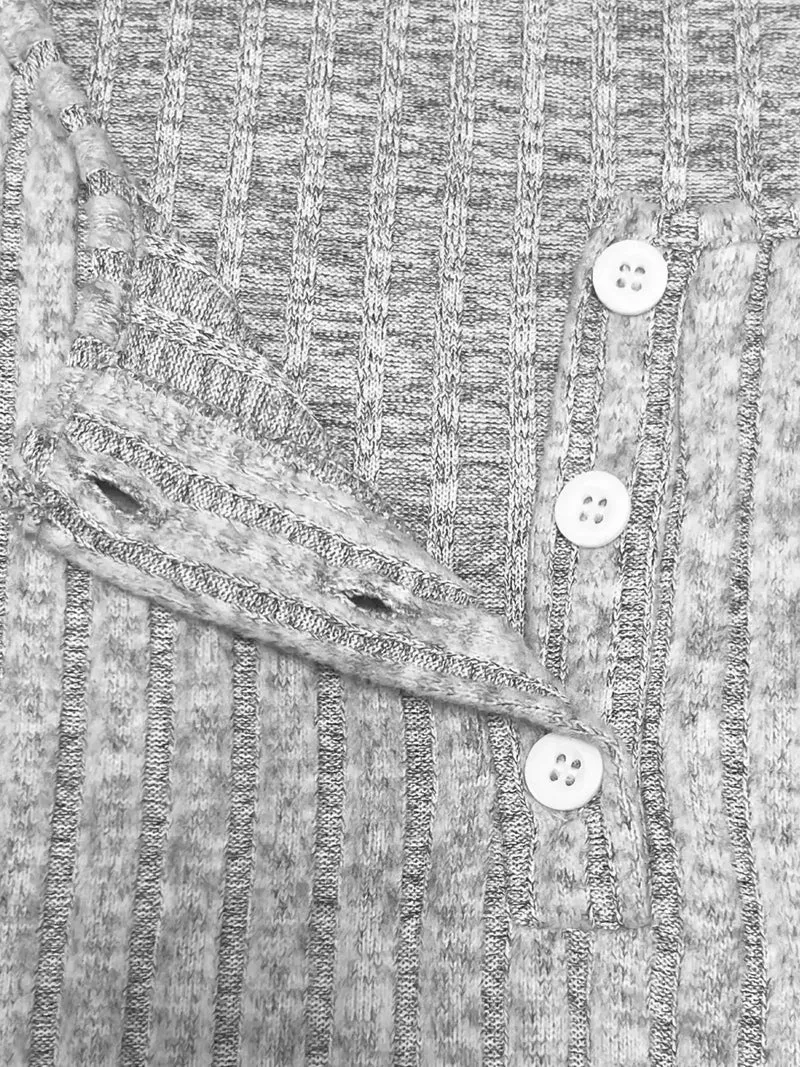 Elegante damesjurk en vest met ribstof en knoopsluiting, licht elastisch.