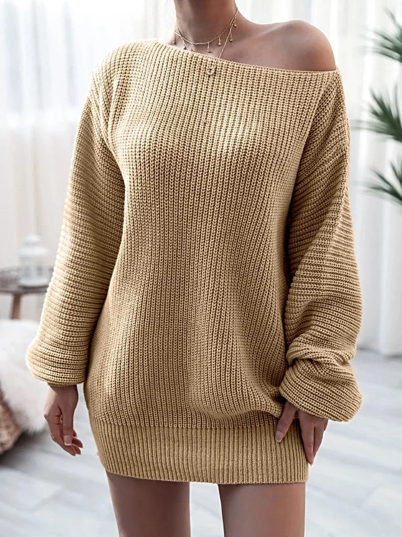 Dames mini-trui-jurk van ribgebreid materiaal met lange mouwen, gemaakt van licht elastisch acrylbreisel.