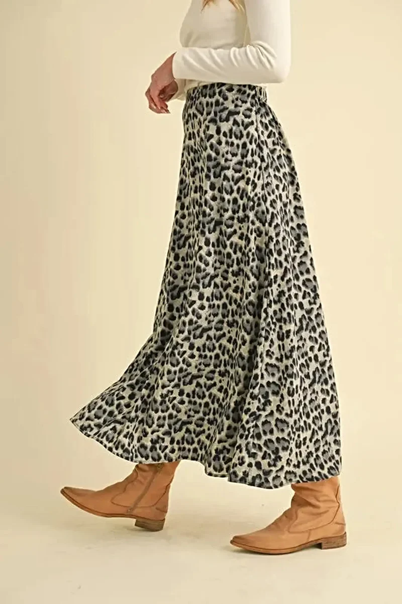 Trendy midi-rok met luipaardprint - chique en veelzijdig kledingstuk tot onder de knie.