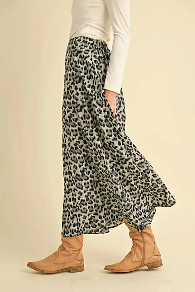 Trendy midi-rok met luipaardprint - chique en veelzijdig kledingstuk tot onder de knie.