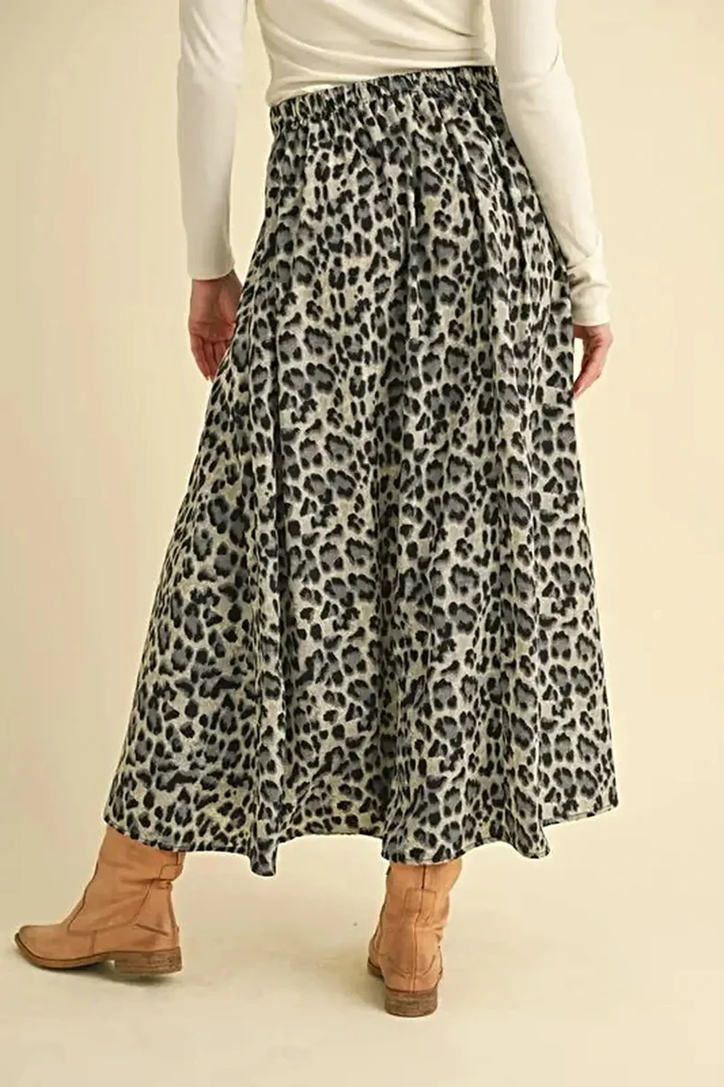 Trendy midi-rok met luipaardprint - chique en veelzijdig kledingstuk tot onder de knie.