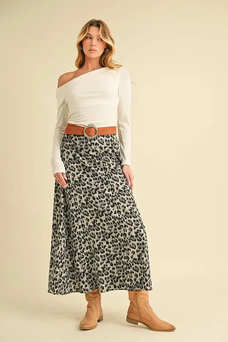 Trendy midi-rok met luipaardprint - chique en veelzijdig kledingstuk tot onder de knie.