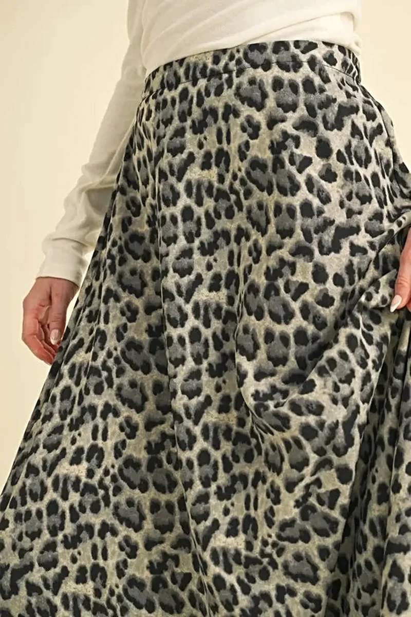 Trendy midi-rok met luipaardprint - chique en veelzijdig kledingstuk tot onder de knie.