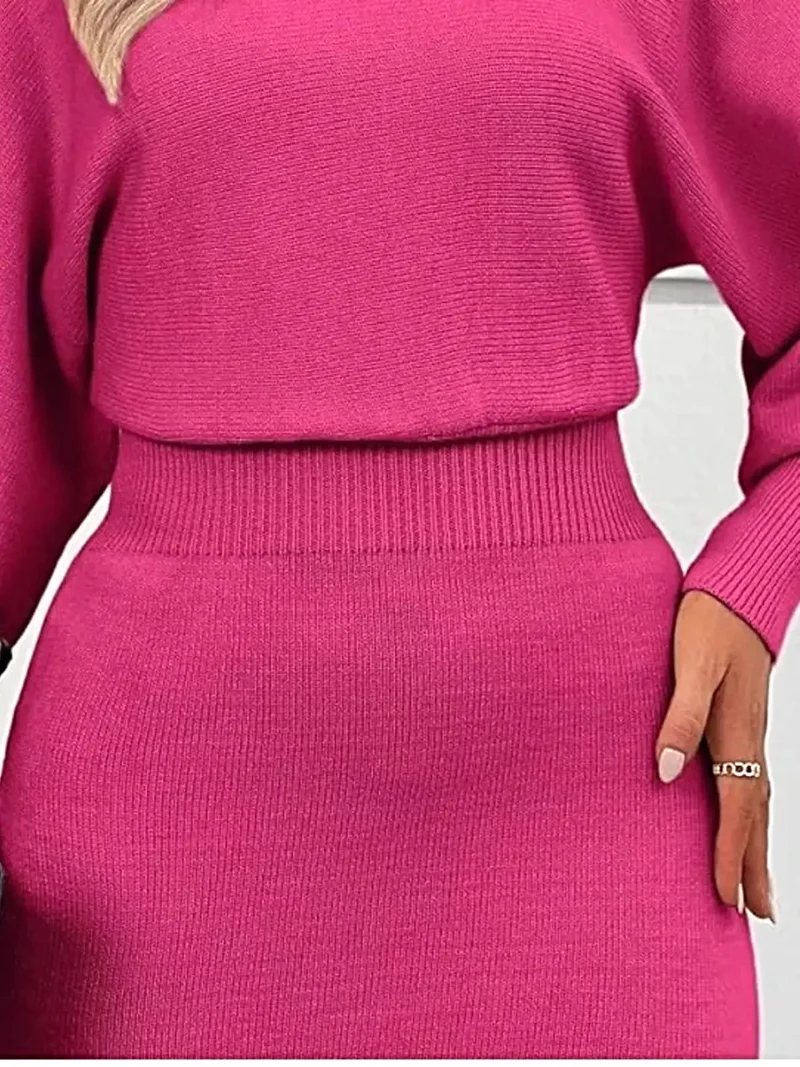 Geribbelde bodycon sweaterjurk met lantaarnmouwen, gemaakt van elastisch breisel en met een elegante midi-lengte.