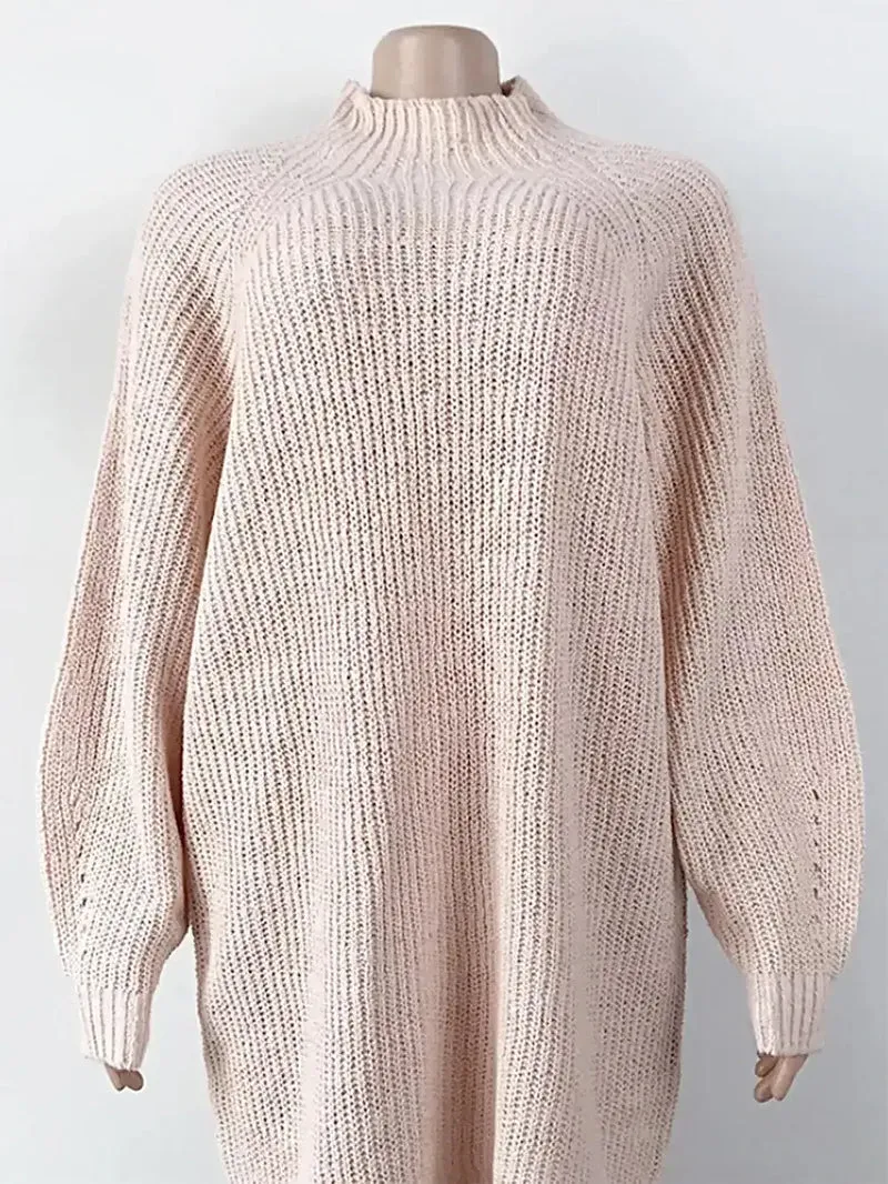 Elegante sweaterjurk met col, verlaagde schouders, lange mouwen en zachte, elastische gebreide stof.