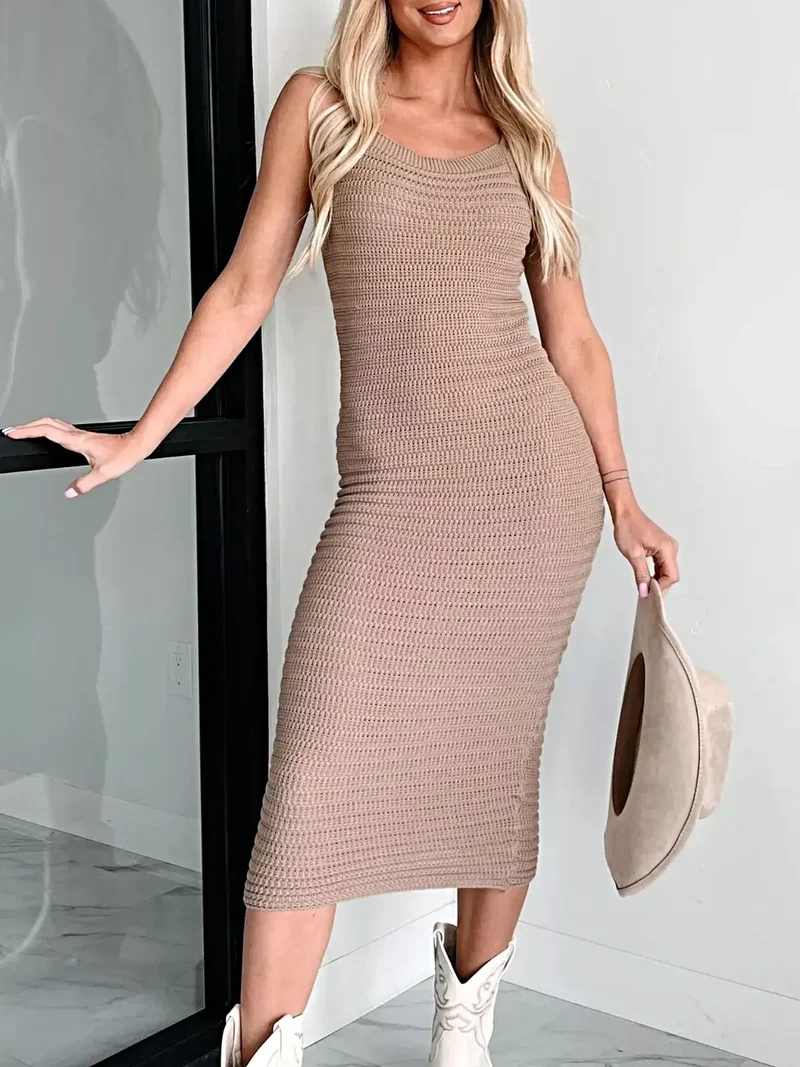 Mouwloze bodycon jurk: elegante gebreide trui in midi-silhouet met lichte stretch.