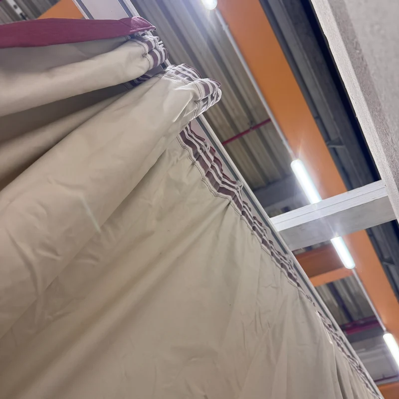 Gardine Altrot 300x270 Verdunkler Vorhang Gebraucht