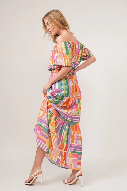 En de reden voor de asymmetrische maxi-rok met geometrische print en meerdere lagen