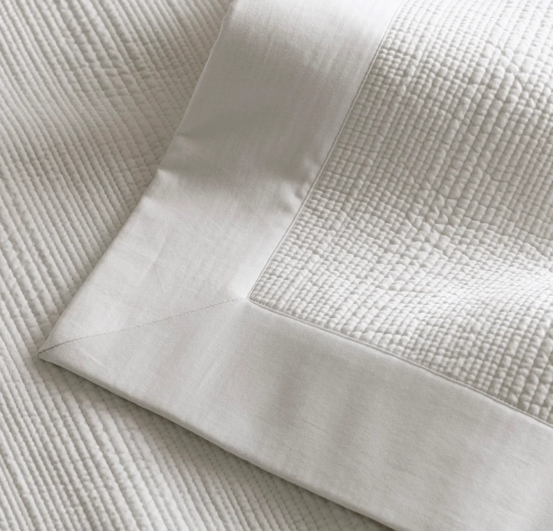 Signature Stitchline Quilt - White