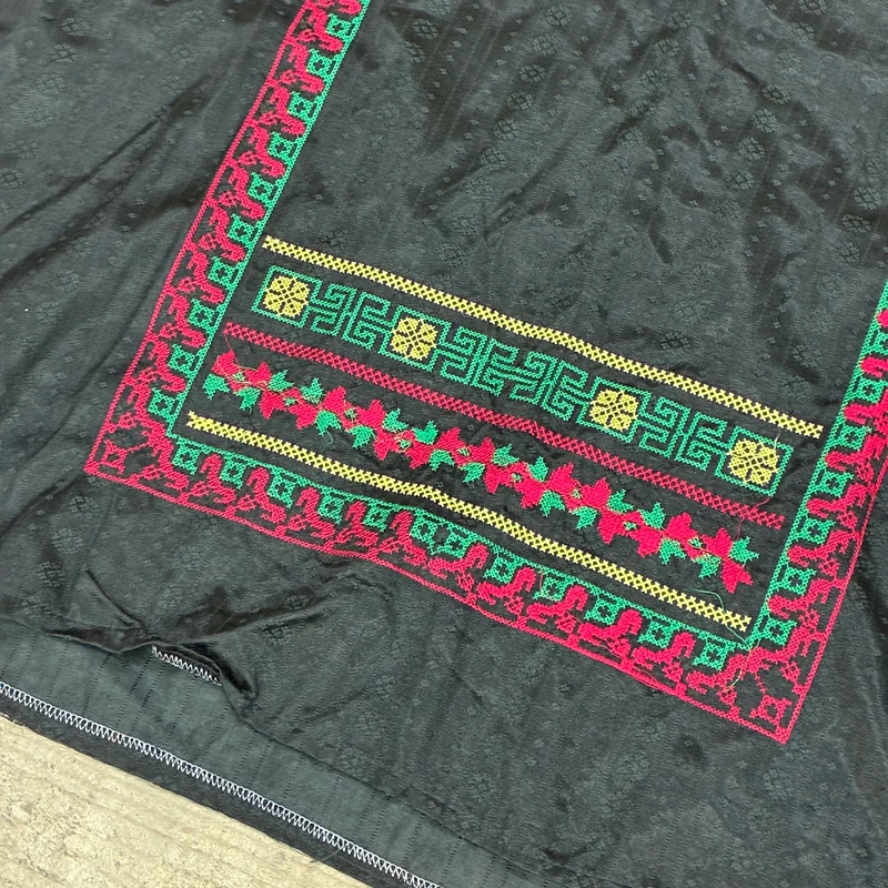 Orient Gewand Kleid Wandbehang Bestickt Schwarz Bunt Gebraucht