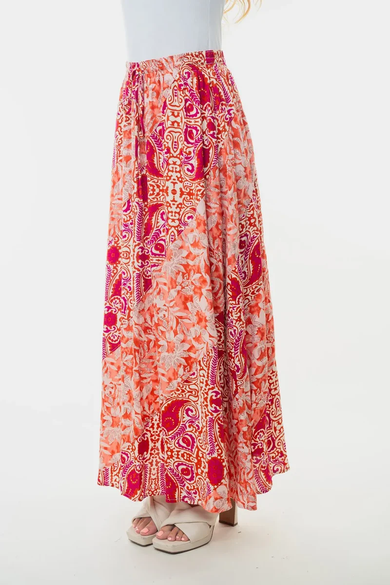 Witte berkenrok met hoge taille en bloemenprint, volledig formaat