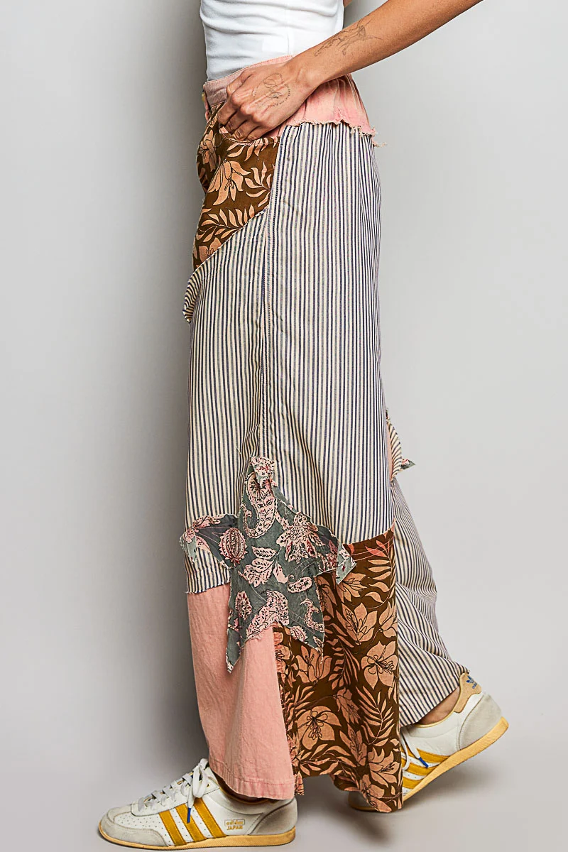 POL gestreepte broek met bloemenpatchwork en wijde pijpen, met grote sterpatch aan de zijkant.