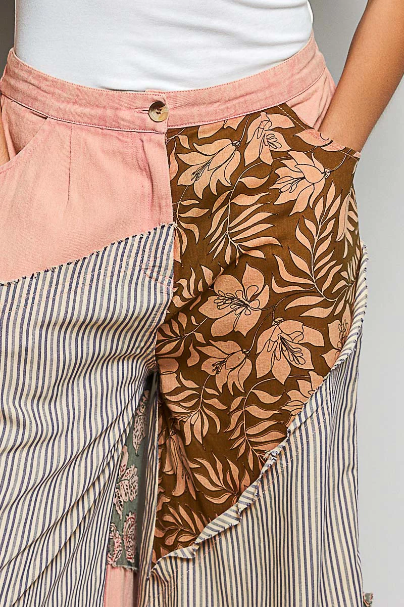 POL gestreepte broek met bloemenpatchwork en wijde pijpen, met grote sterpatch aan de zijkant.