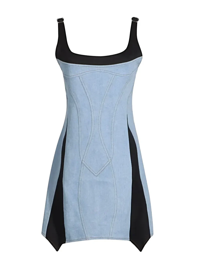 Elegante jurk met contrasterende, verstelbare bandjes, lichte stretch en ritssluiting.