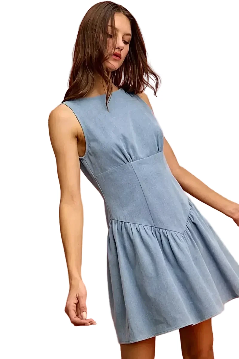 Stijlvolle SO ME mouwloze zomerjurk - Aansluitende denim mini-jurk met uitlopende rok voor een moeiteloos chique look.