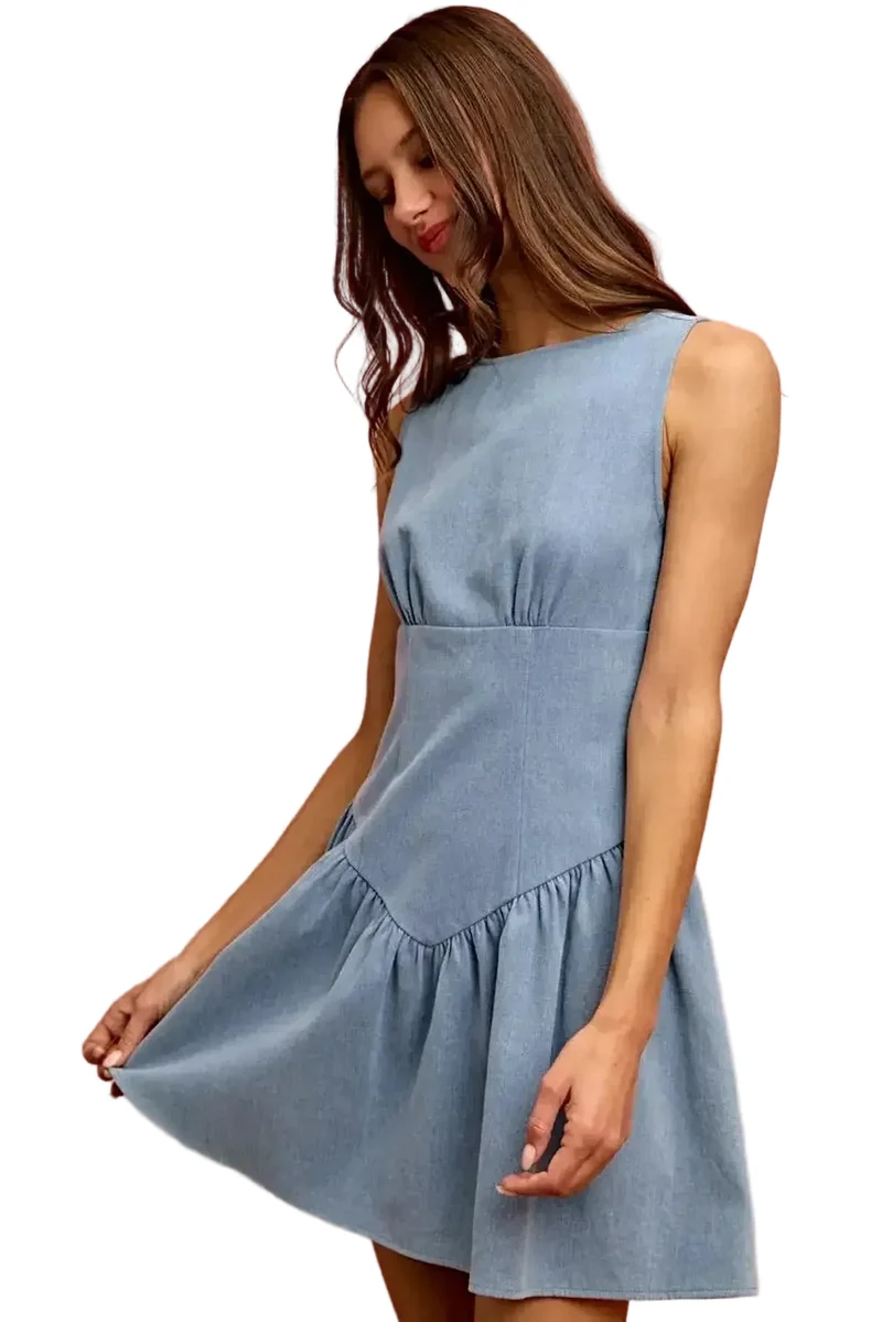 Stijlvolle SO ME mouwloze zomerjurk - Aansluitende denim mini-jurk met uitlopende rok voor een moeiteloos chique look.