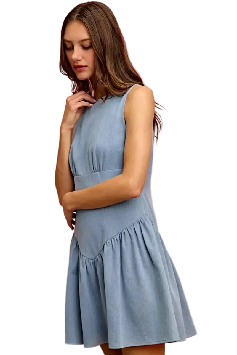 Stijlvolle SO ME mouwloze zomerjurk - Aansluitende denim mini-jurk met uitlopende rok voor een moeiteloos chique look.
