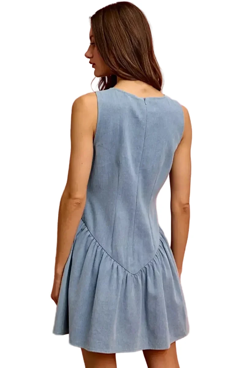 Stijlvolle SO ME mouwloze zomerjurk - Aansluitende denim mini-jurk met uitlopende rok voor een moeiteloos chique look.