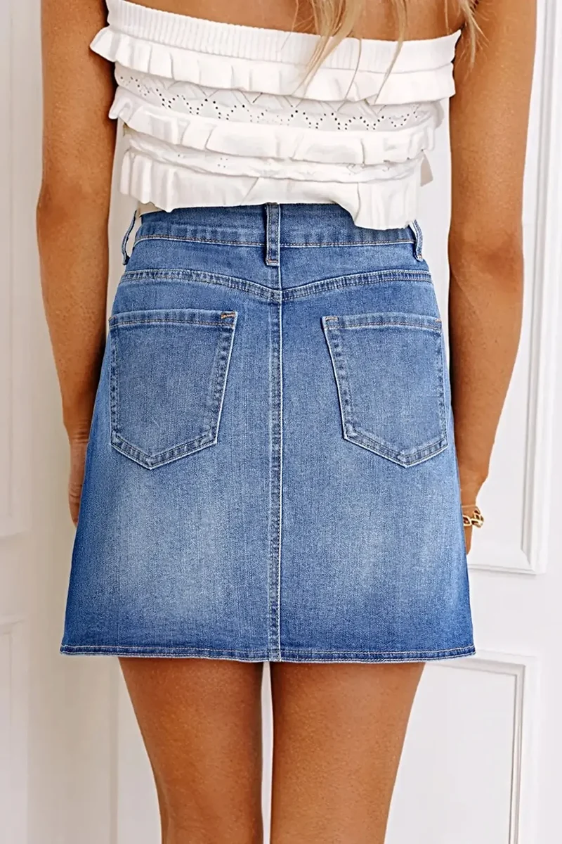 Luxe denim minirok met wikkelmodel, gekruiste taille en zakken - een trendy stijl