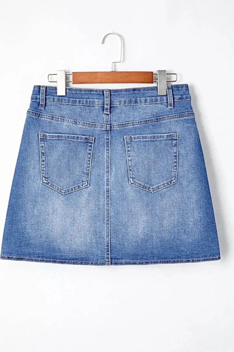 Luxe denim minirok met wikkelmodel, gekruiste taille en zakken - een trendy stijl
