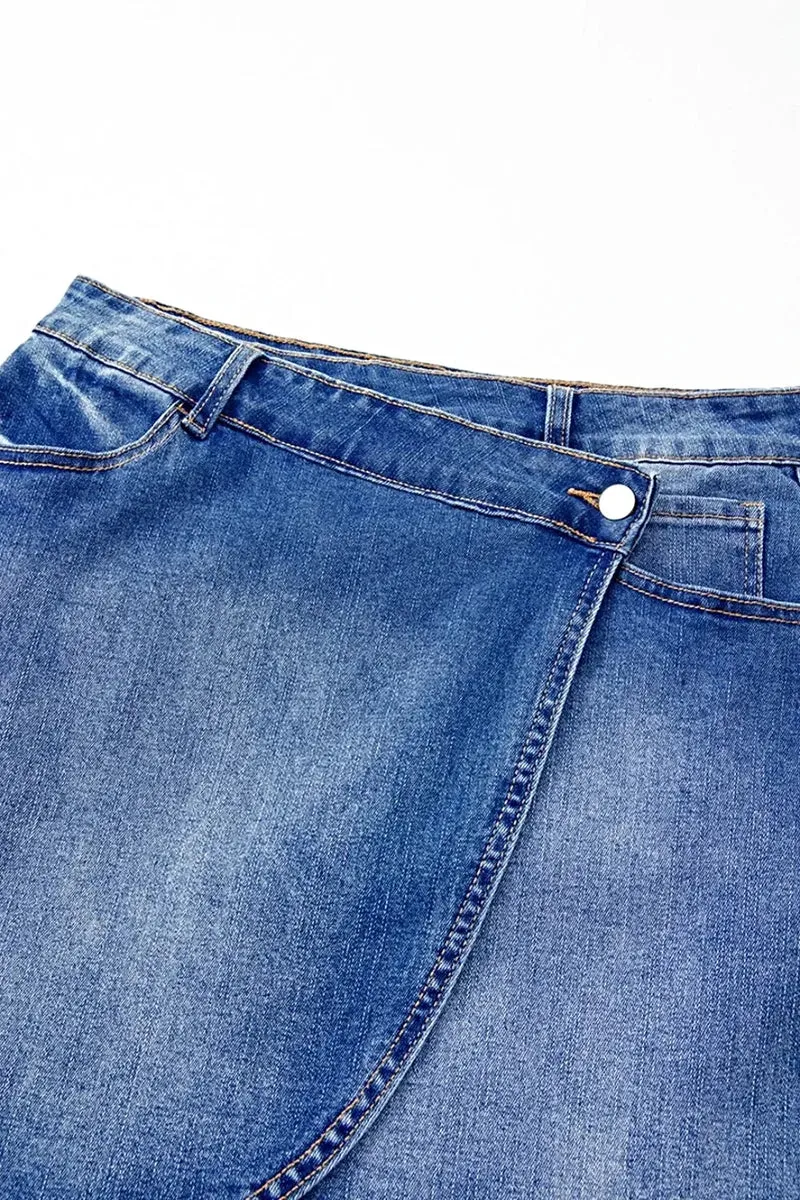 Luxe denim minirok met wikkelmodel, gekruiste taille en zakken - een trendy stijl