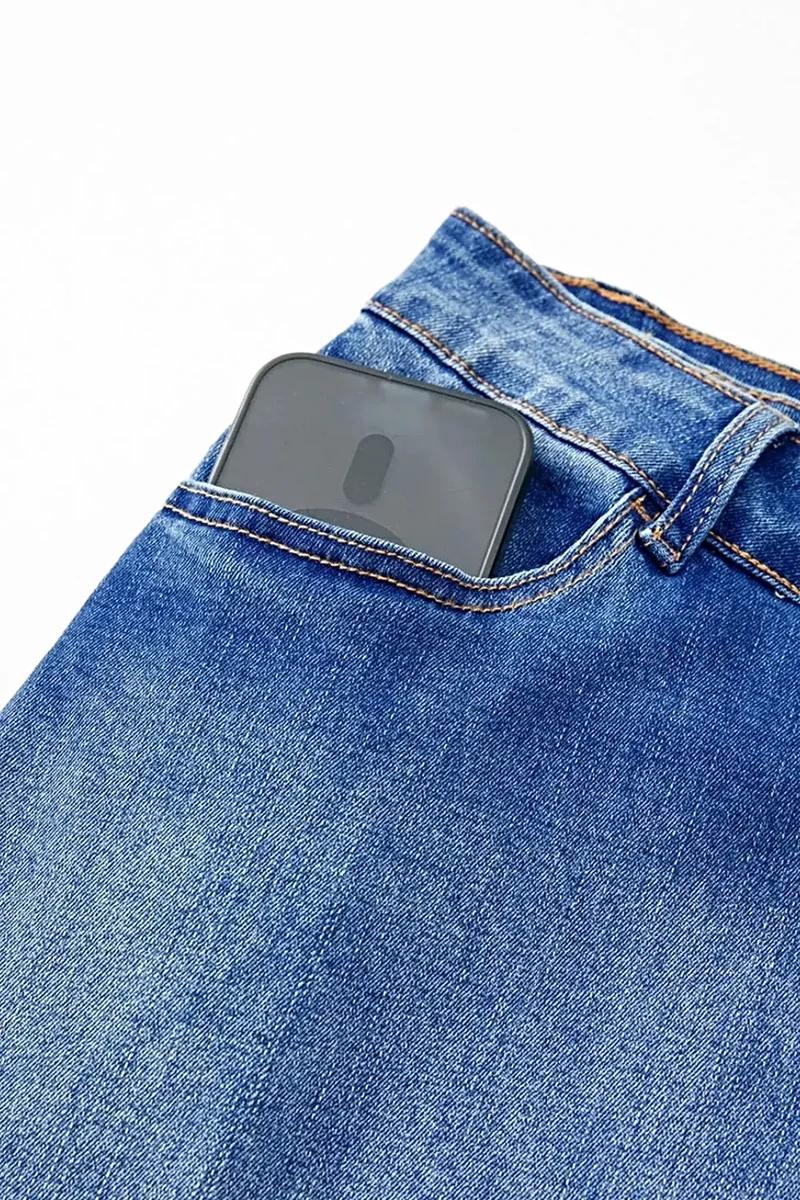 Luxe denim minirok met wikkelmodel, gekruiste taille en zakken - een trendy stijl
