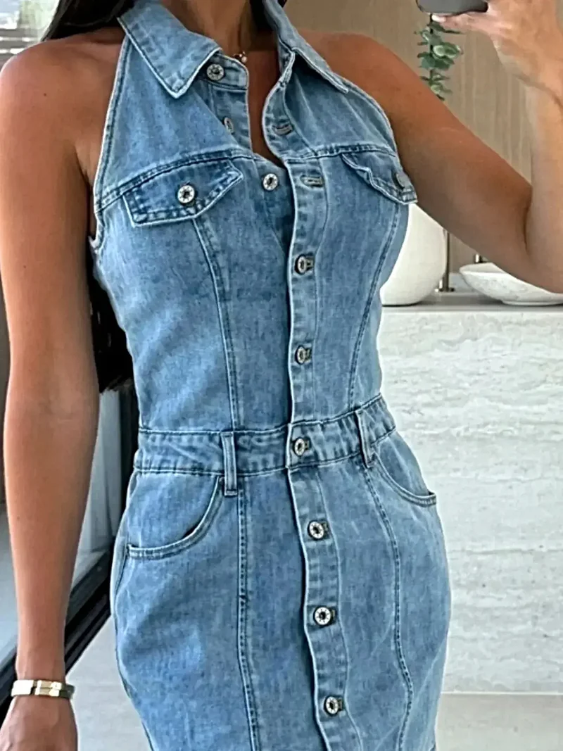 Stijlvol mouwloos denim mini-jurkje met knoopjes en zakken – licht elastisch model