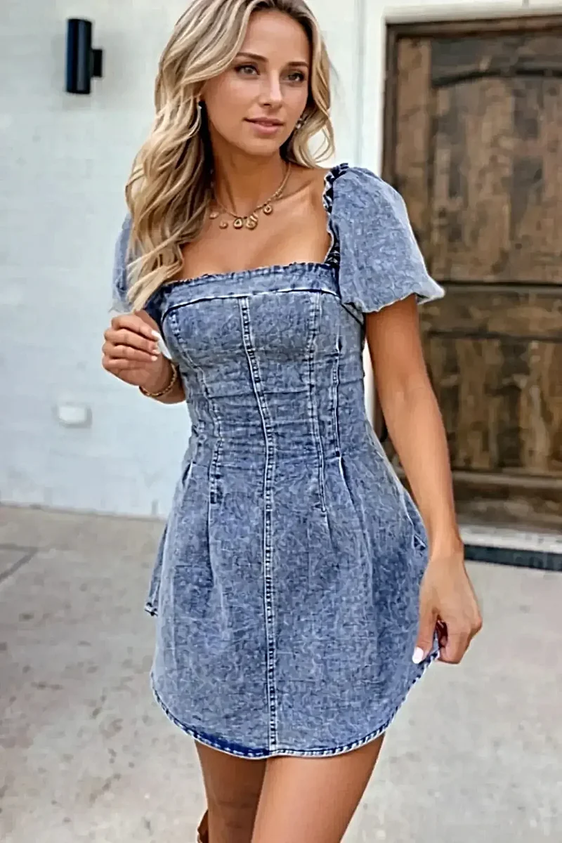 Stijlvolle denimjurk met pofmouwen en strik op de rug - perfect voor moeiteloze elegantie.