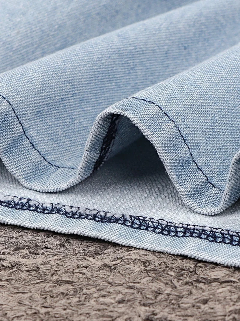 Elegante denim jurk met ritssluiting aan de voorkant en zakken | Stijlvolle korte mouwen en licht elastische stof