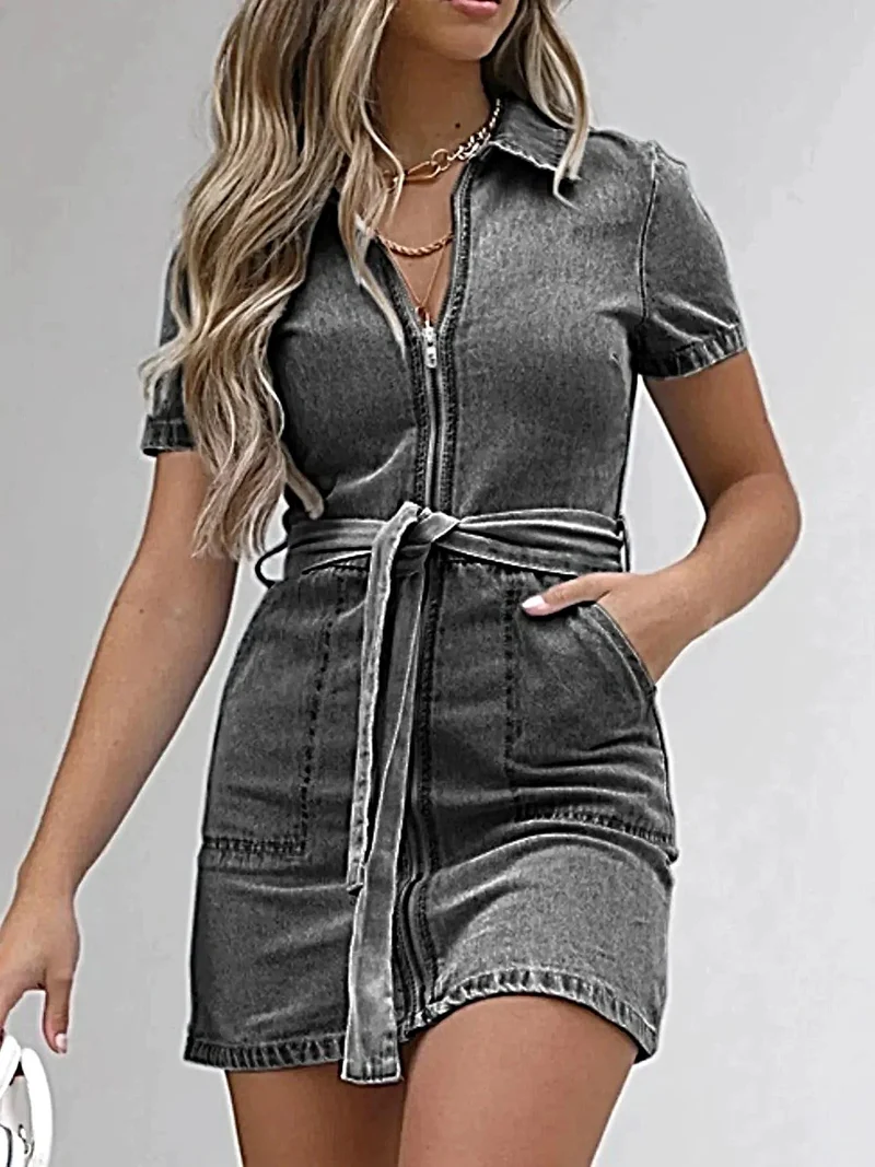 Elegante denim jurk met ritssluiting aan de voorkant en zakken | Stijlvolle korte mouwen en licht elastische stof