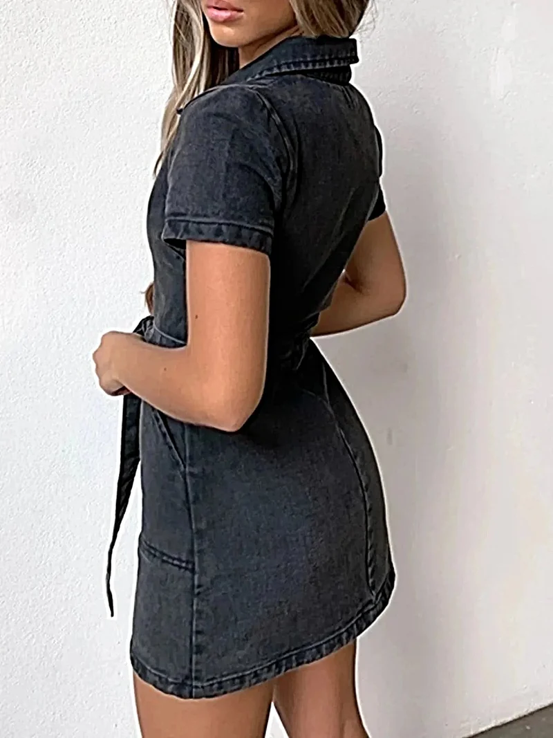 Elegante denim jurk met ritssluiting aan de voorkant en zakken | Stijlvolle korte mouwen en licht elastische stof