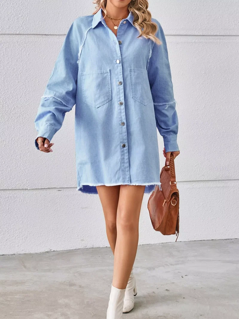 Jurk van denim met knoopsluiting en onafgewerkte zoom