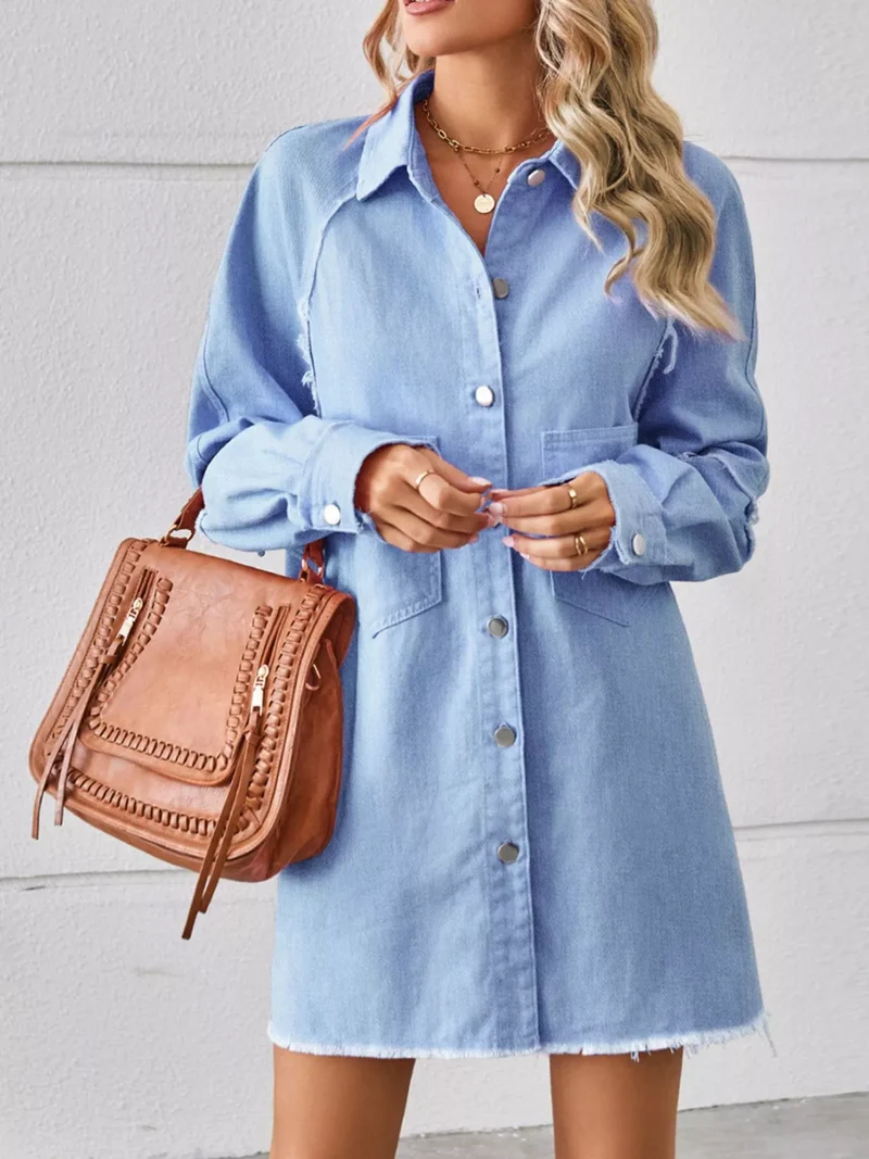 Jurk van denim met knoopsluiting en onafgewerkte zoom