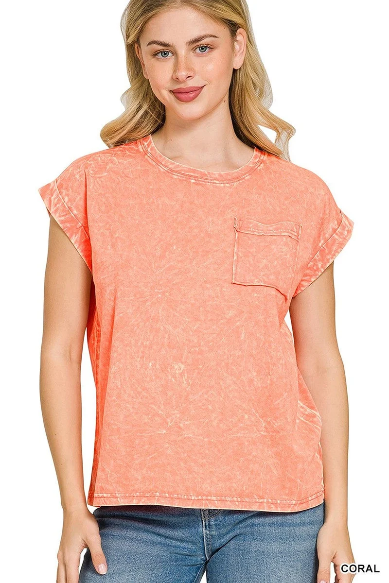 Casual T-shirt met borstzak - Vintage wassing, ronde hals, opgerolde manchetten en een relaxte pasvorm.