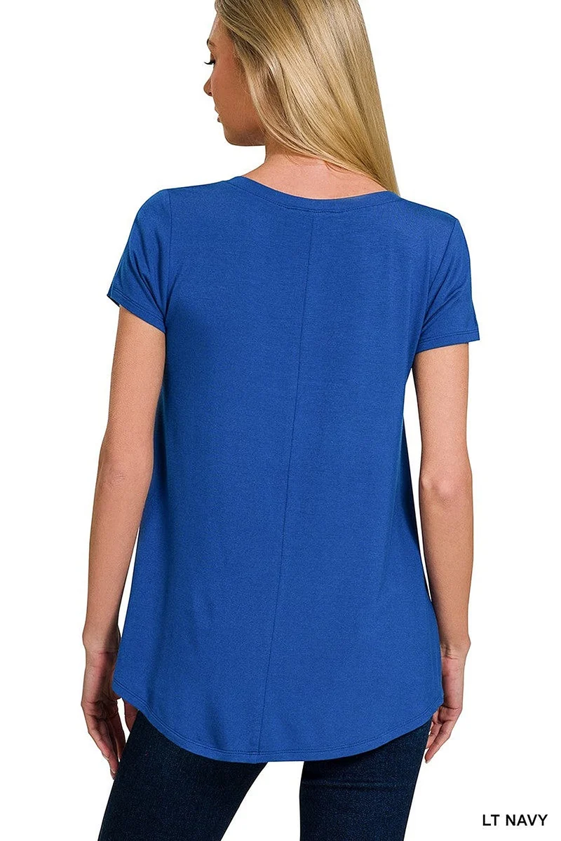 Trendy top van rayon met V-hals, korte mouwen en een flatterende ronde zoom.