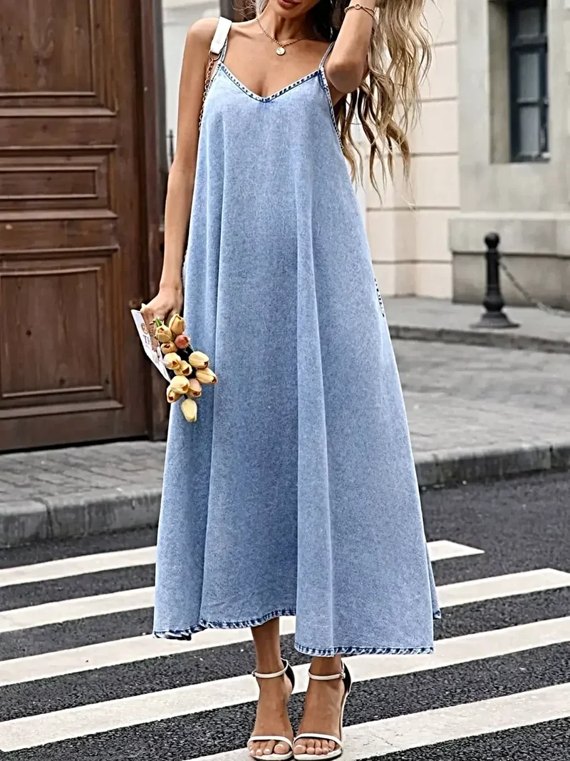 Chique denimjurk met V-hals, gemaakt van 85% katoenmix - Nauwsluitende camisole-stijl met lichte stretch.