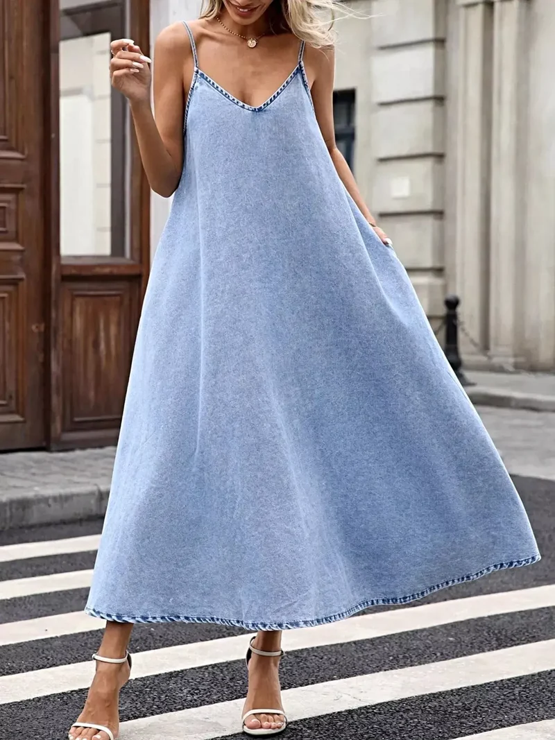 Chique denimjurk met V-hals, gemaakt van 85% katoenmix - Nauwsluitende camisole-stijl met lichte stretch.