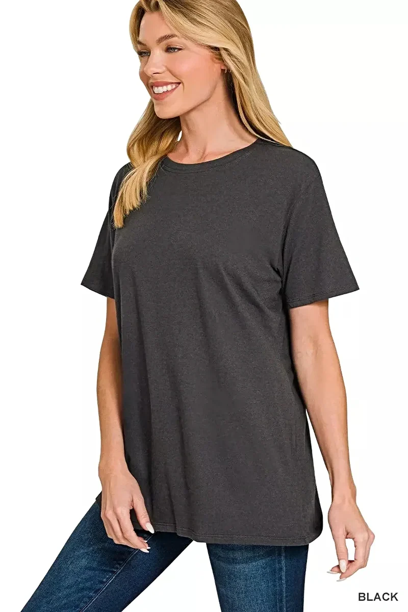 Casual elegantie: T-shirt met ronde hals van 100% katoen voor een moeiteloze stijl en comfort.